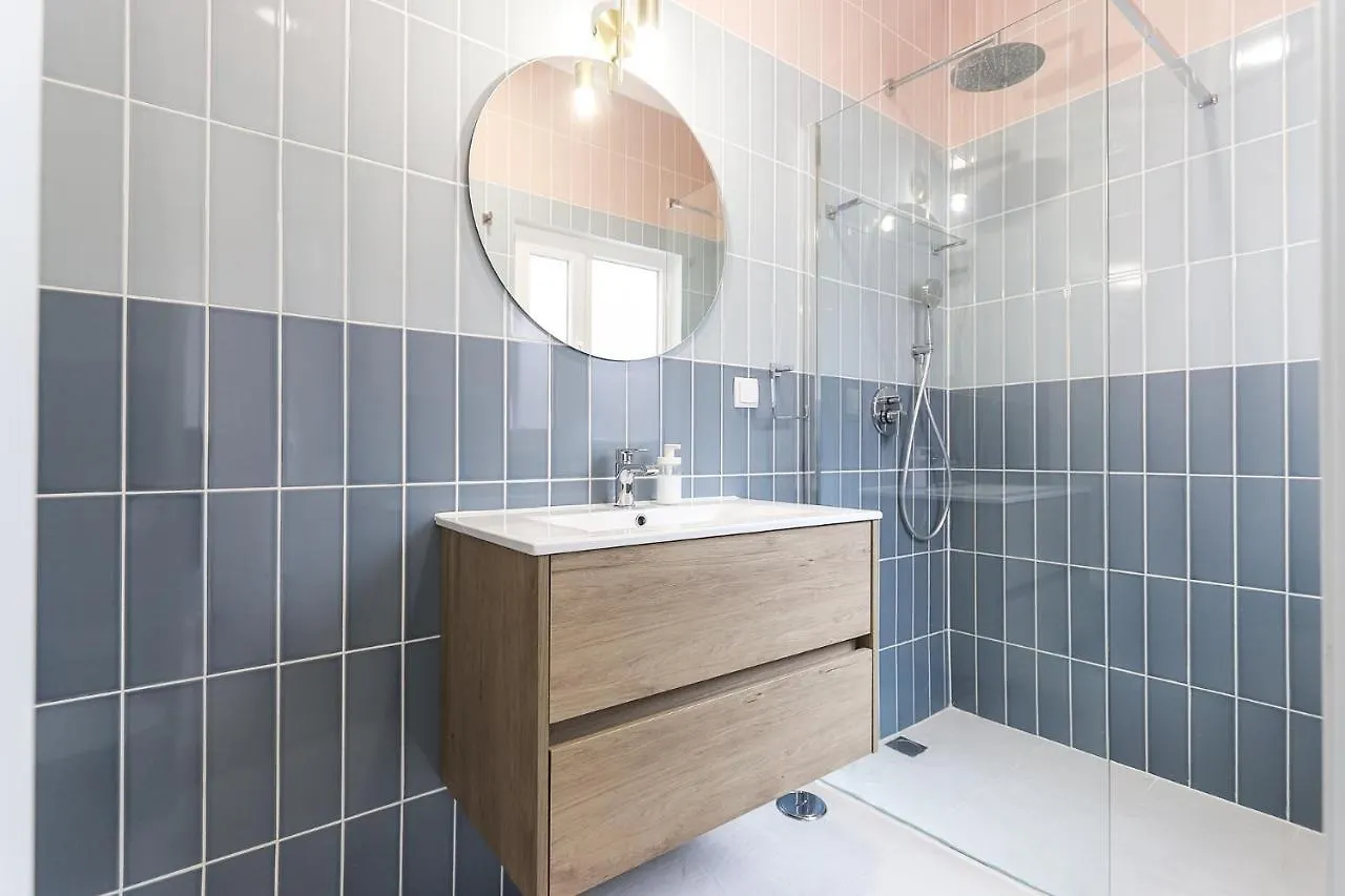 Vita Portucale ! Lisbon Design Apartment With Terrace Portugal